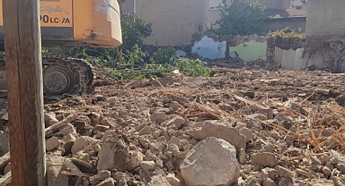 Emirdağ'da Metruk Binalar Tek Tek Yıkılıyor