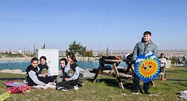 Emirdağ Millet Bahçesi’nde Renkli Uçurtma Etkinliği