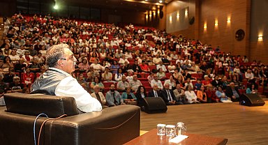 Erdal Erzincan, sevenleriyle Yenimahalle’de buluştu