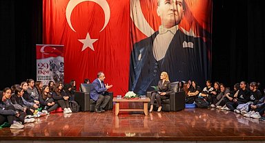 Gaziantep’te “Cumhuriyet’e Giden Yol” söyleşisi düzenlendi