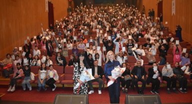 'Gençlerle Baş Başa Sohbetleri' Seda Öğretir ve Almıla Aydın'la başladı