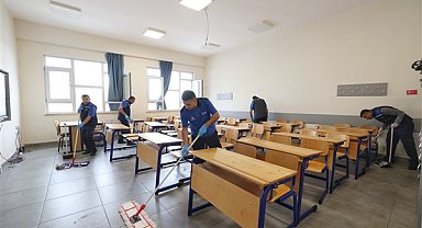 İBB, bir haftada 65 bin öğrencinin okulunu temizledi