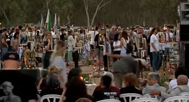 İsrailliler Nova festivali kurbanlarına saygı duruşu için toplandı