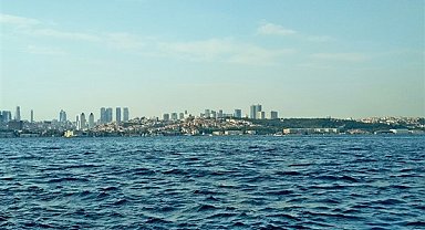 İstanbul Boğazı’nda gemi trafiği çift yönde askıya alındı