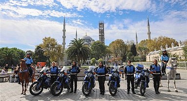 İstanbul’da motosikletli ve atlı kadın zabıtalar görevde