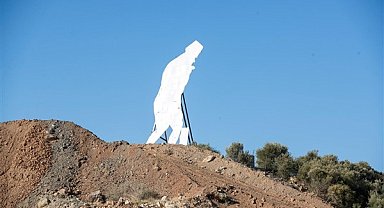İzmir'de Atatürk’ün Kocatepe’ye tırmanışını simgeleyen pano yenilendi