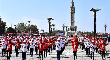 İzmir’de Cumhuriyet Bayramı törenleri başladı