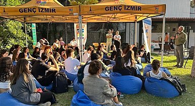 İzmir'de gençlerin