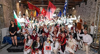 İzmir’de Uluslararası Balkanlılar Halk Dansları Festivali sona erdi