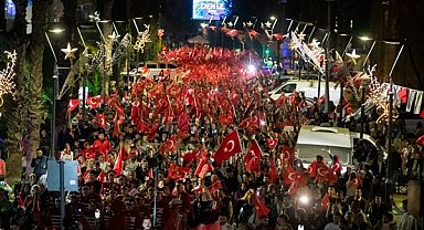 İzmirliler fener alayında buluştu