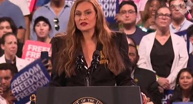Kamala Harris Harris, Beyonce ile Houston'da miting düzenledi