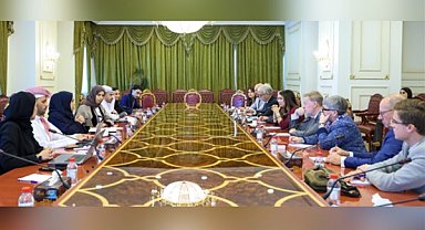 Katarlı Bakan Al Khater, Fransız parlamento heyeti ile bir araya geldi