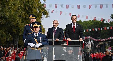 Kuva-yi Milliye Meydanı’nda geçit töreni