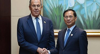 Lavrov, Vietnam Dışişleri Bakanı Son ile bir araya geldi