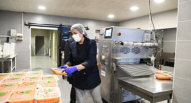 Mamak Belediyesi’nden yaşlı ve engellilere yemek desteği