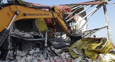 Osmangazi’de kaçak villa yıkıldı