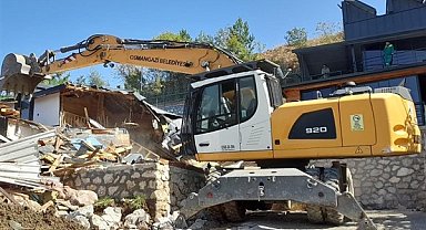 Osmangazi Gökçeören Mahallesi’nde imara aykırı bir villa yıkıldı