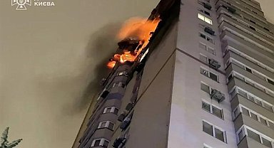 Rus drone saldırısının ardından Kiev'de gökdelen alev içinde