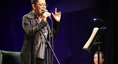 Sanatçı Melis Sökmen, Bursa’da konser verdi