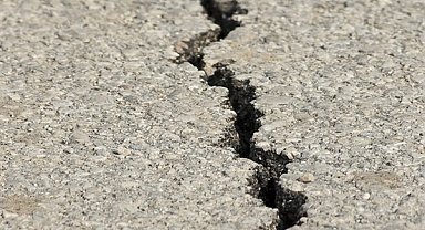 Siyasilerden depremden etkilenenler için geçmiş olsun mesajı