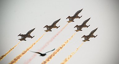 Türk Yıldızları, İzmir'de 29 Ekim provası yaptı