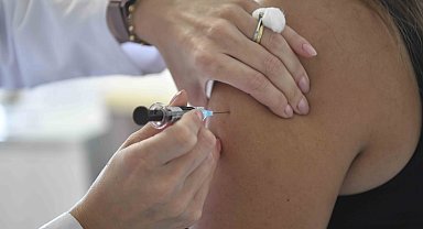 Türkiye'de ilk kez ücretsiz HPV aşısı uygulanmaya başlandı
