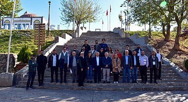 UCLG-MEWA Yönetim Kurulu, tarihi On Gözlü Köprü ve Zerzevan Kalesi’ni gezdi