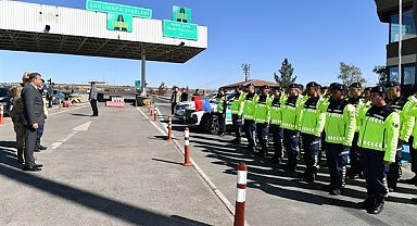 Vali Şıldak, otoyol jandarma ekiplerini ziyaret etti
