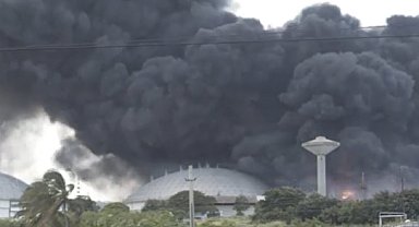 Venezuela'da petrol terminalindeki patlamalar ve yangında en az 18 kişi yaralandı