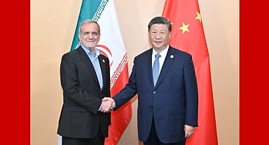 Xi, İran Cumhurbaşkanı Pezeşkiyan ile bir araya geldi
