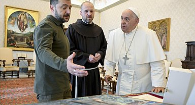 Zelenski, Papa Francis ile bir araya geldi