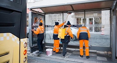 Afyonkarahisar Belediyesi’nden Şehir İçi Duraklara Temizlik Çalışması