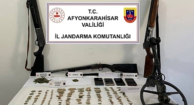Afyonkarahisar Çay’da Jandarma Ekiplerinden Uyuşturucu ve Tarihi Eser Operasyonu: 4 Gözaltı