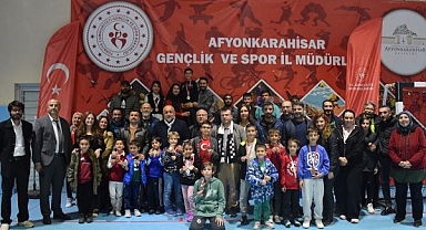 Afyonkarahisar’da 10 Kasım’a Özel Hentbol Müsabakaları Coşkulu Geçti