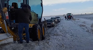 Afyonkarahisar'da 9 İlçe ve 41 Köyde Yol Açma Çalışmaları Sürüyor