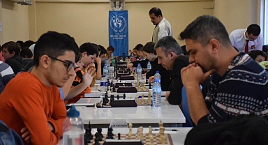 Afyonkarahisar’da Cumhuriyet Kupası Satranç Turnuvası Yoğun Katılımla Tamamlandı