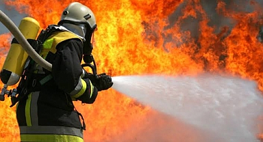 Afyonkarahisar’da Otel Yangını : Dumandan Bir Kişi Etkilendi