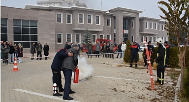 Afyonkarahisar'da Yangınla Mücadele Eğitimi: İtfaiye Personelinden Uygulamalı Eğitim Desteği