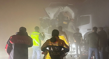 Afyonkarahisar’da Yoğun Sis ve Duman Nedeniyle Zincirleme Kaza: Ölü ve Yaralılar Var