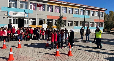 Afyonkarahisar İl Jandarma Komutanlığı’ndan Minik Öğrencilere Trafik Eğitimi
