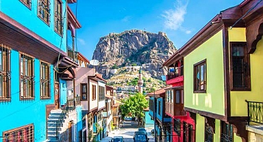 Afyonkarahisar: Tarihi, Doğal Güzellikleri ve Zengin Mutfağıyla Turizm Merkezi