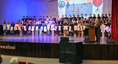 AKÜ Veteriner Fakültesi’nde “Beyaz Önlük Giyme Töreni” Coşkuyla Gerçekleştirildi