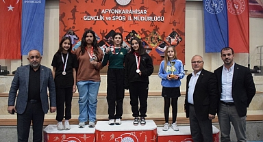 Atatürk Kupası Tenis Turnuvası’nda Genç Yetenekler Ödüllerini Aldı
