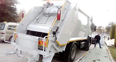 Bolvadin Belediyesi’nden Çöp Toplama Araçlarına Kapsamlı Yenileme