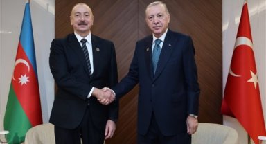 Cumhurbaşkanı Erdoğan, Azerbaycan Cumhurbaşkanı Aliyev ile bir araya geldi