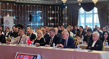 Dinar Belediye Başkanı Veysel Topçu, Akdeniz Belediyeler Birliği Toplantısında Dinar'ı Tanıttı