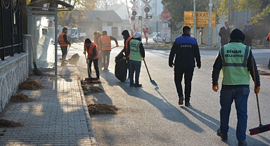 Dinar Belediyesi Cumhuriyet Mahallesi’nde Temizlik Çalışmalarına Başladı