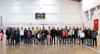 Dinar’da 24 Kasım Öğretmenler Günü Voleybol Turnuvası Şampiyonu Belli Oldu