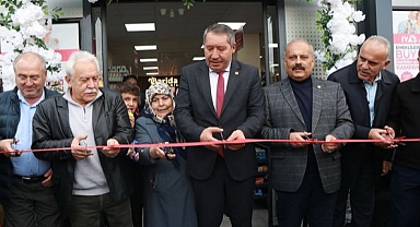 Dinar’da İyaş Park AVM Çarşı Şubesi Açıldı