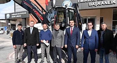 Emirdağ Belediyesi Yeni Kepçesini Teslim Aldı